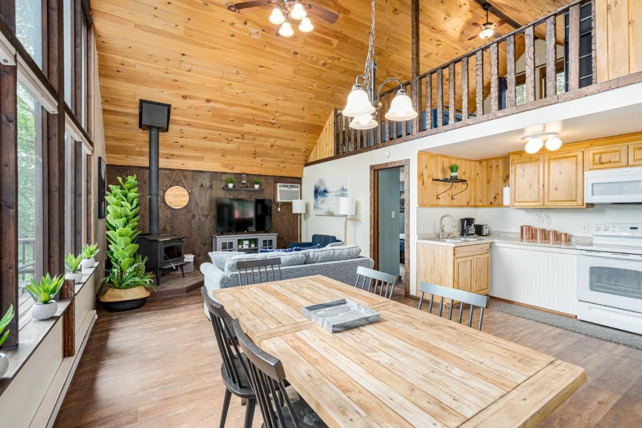 Quaint Loft Cabin W Hot Tub, Firepit, Deck & Grill Hedgesville Esterno foto