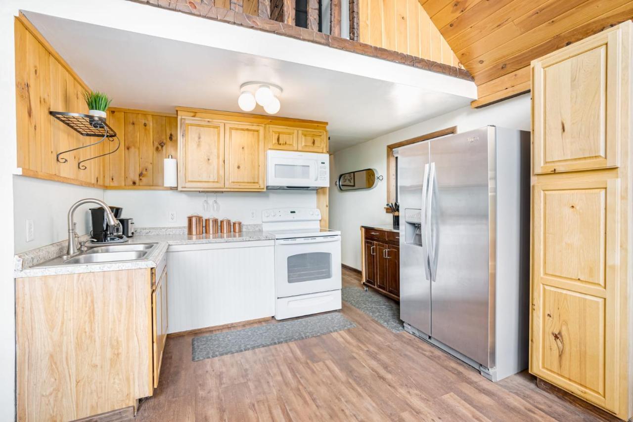 Quaint Loft Cabin W Hot Tub, Firepit, Deck & Grill Hedgesville Esterno foto