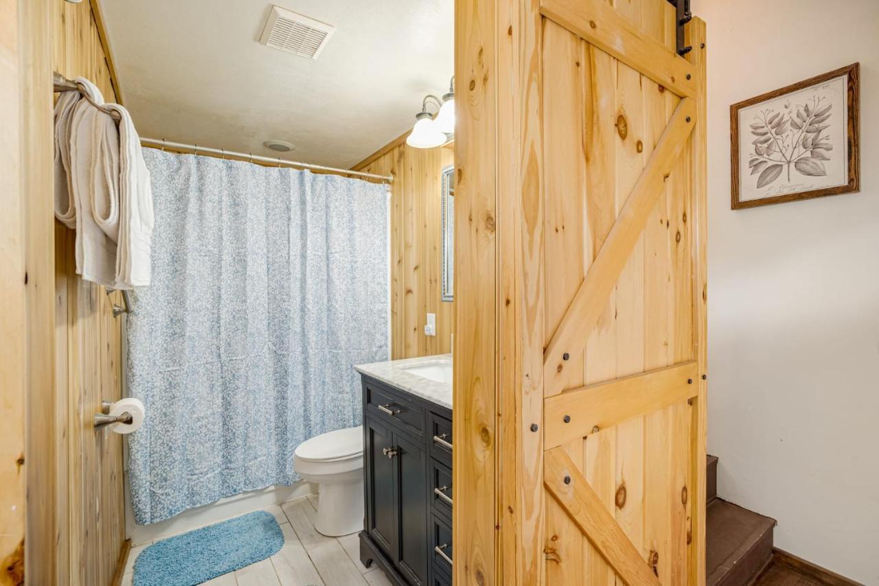 Quaint Loft Cabin W Hot Tub, Firepit, Deck & Grill Hedgesville Esterno foto