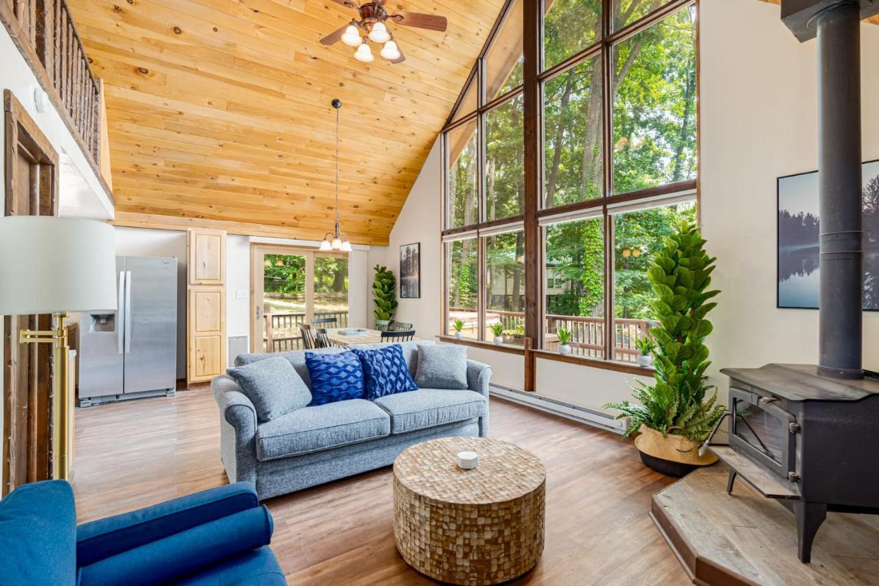 Quaint Loft Cabin W Hot Tub, Firepit, Deck & Grill Hedgesville Esterno foto