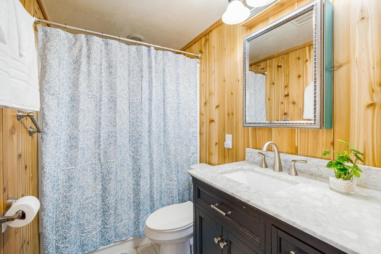 Quaint Loft Cabin W Hot Tub, Firepit, Deck & Grill Hedgesville Esterno foto