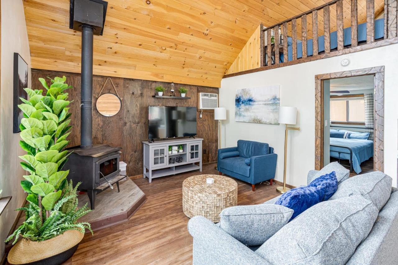 Quaint Loft Cabin W Hot Tub, Firepit, Deck & Grill Hedgesville Esterno foto