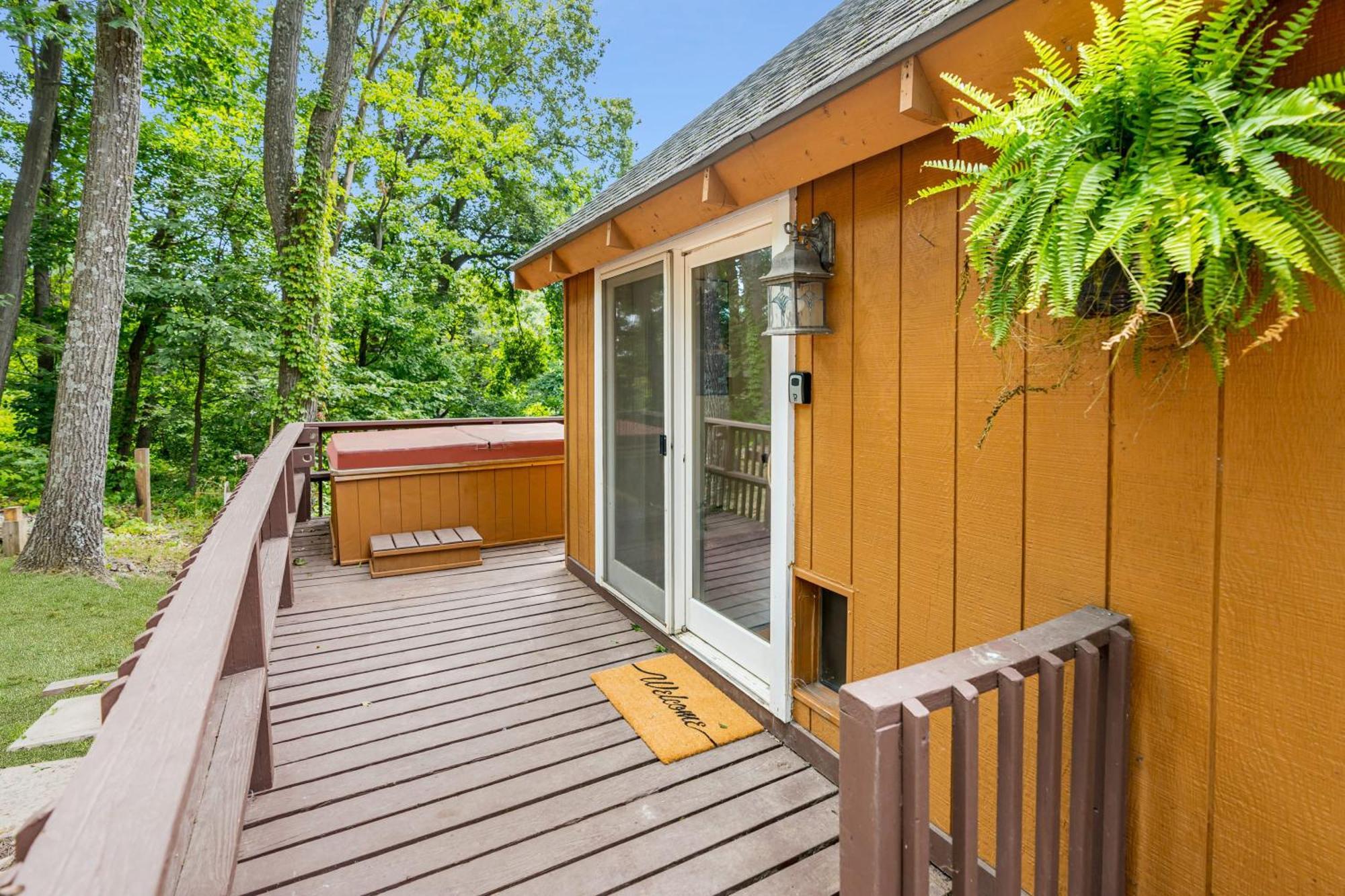 Quaint Loft Cabin W Hot Tub, Firepit, Deck & Grill Hedgesville Esterno foto