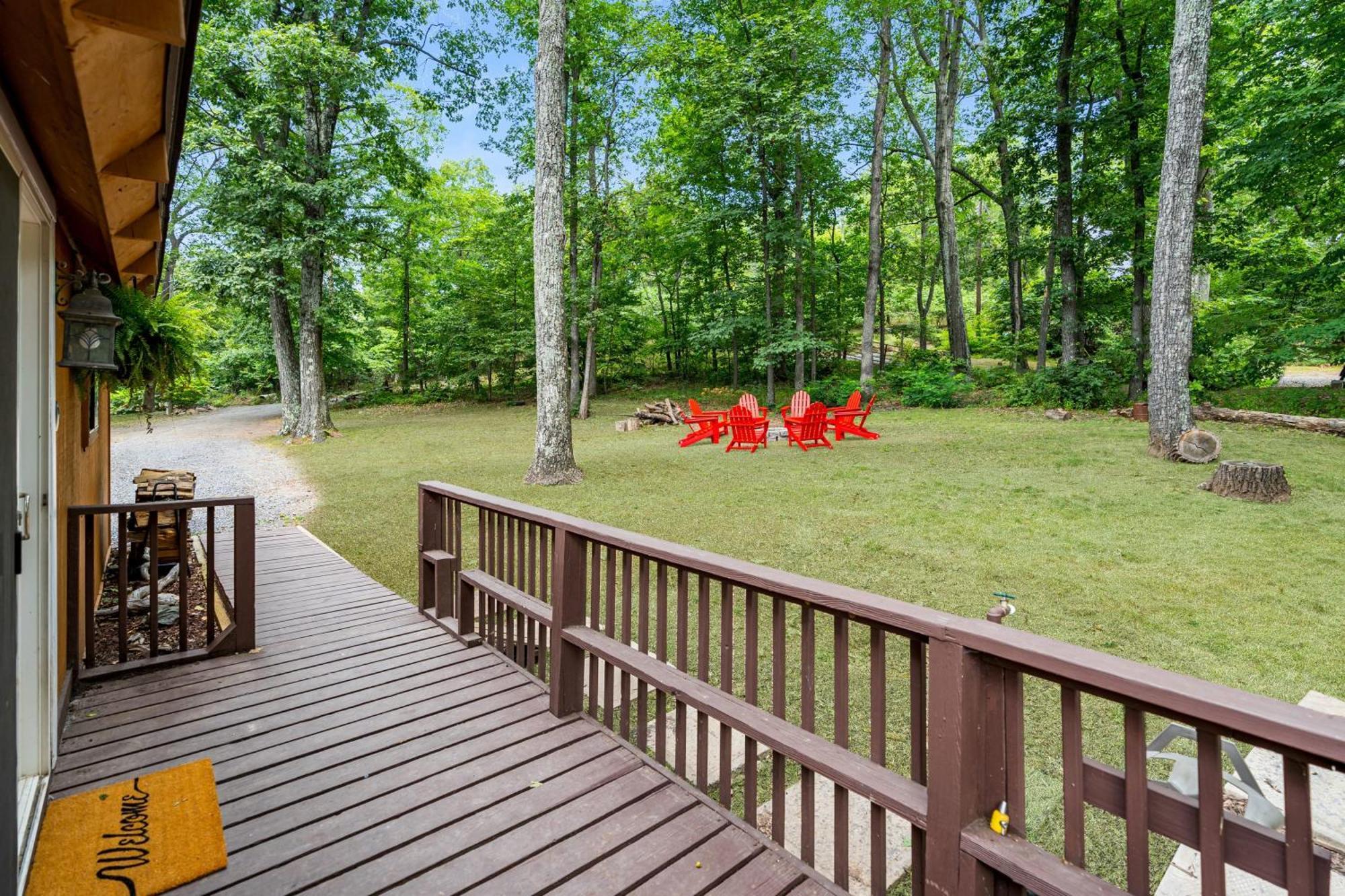 Quaint Loft Cabin W Hot Tub, Firepit, Deck & Grill Hedgesville Esterno foto