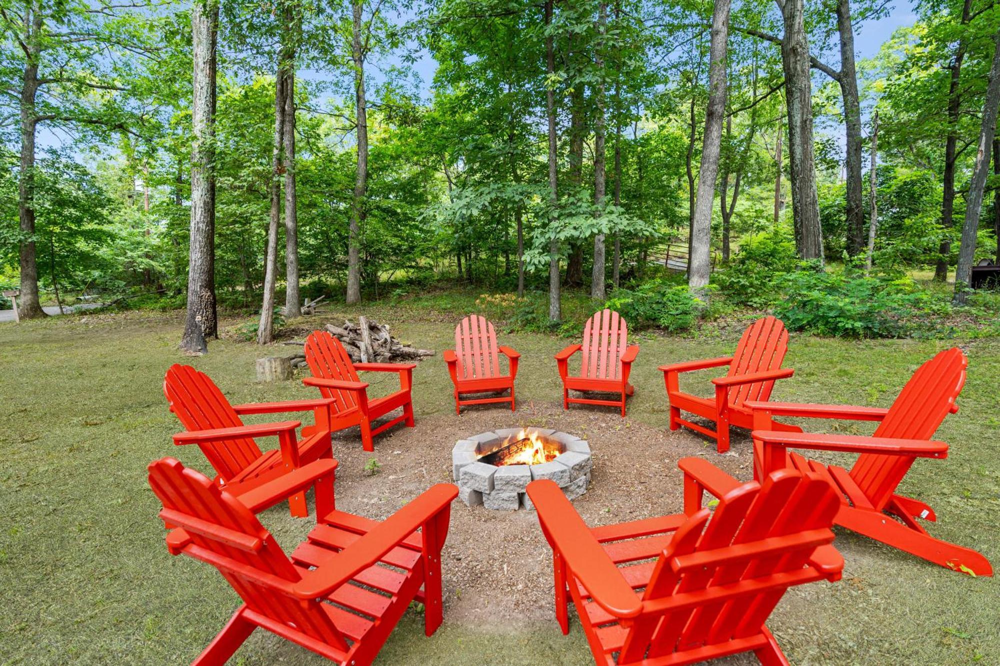 Quaint Loft Cabin W Hot Tub, Firepit, Deck & Grill Hedgesville Esterno foto